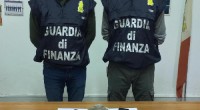 Era appena sbarcato alla guida della sua auto al porto di La Maddalena quando i finanzieri della Sezione Operativa Navale hanno fermato un quarantenne di Sassari che […]