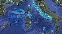 Di seguito riportiamo i testi raccolti dal sito http://cleansealife.it/index.php/dischetti-2/ Inviatomi da Eleonora De Sabata. Partiti dal Golfo di Salerno per un incidente a un depuratore, decine di […]