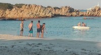 Grazie al nostro amico che per caso si trovava a visitare la splendida spiaggia Rosa, oltre la delimitazione, siamo entrati in possesso dell’invasione di persone con tanto […]