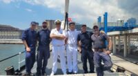 Sono sette i maddalenini imbarcati sulla nave scuola Palinuro della nostra Marina Militare. DA SINISTRA A DESTRA: Sc1 CL Sc TM Damiano COMITI Sc1 CL Sc N […]